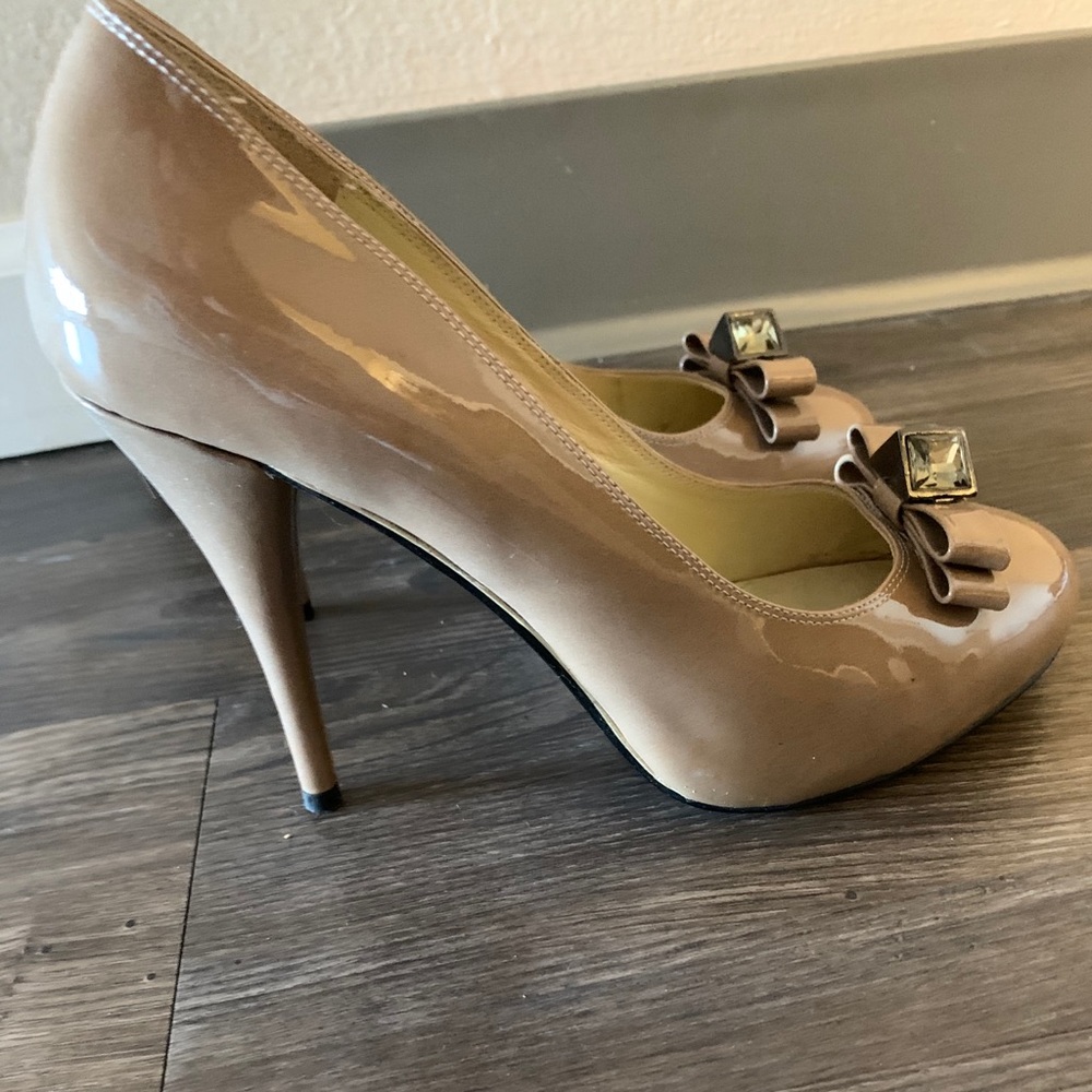 Beige Pumps with Chrystal Stone